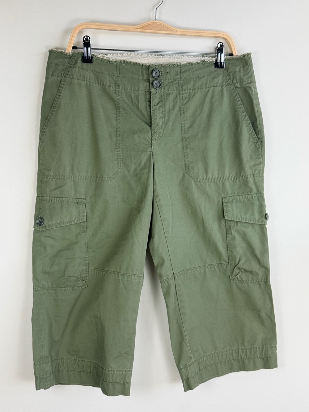 Banana Republic Women’s Size 10 Olive Green Cargo Capri Pants NWT